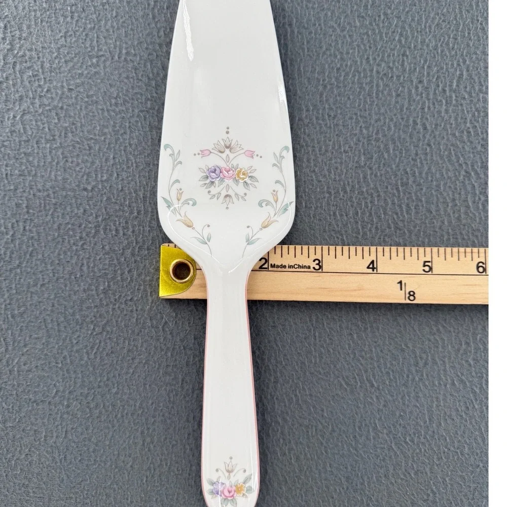 Christopher Stuart Cake Server Spring Crest Cottagecore Tea Party Victorian